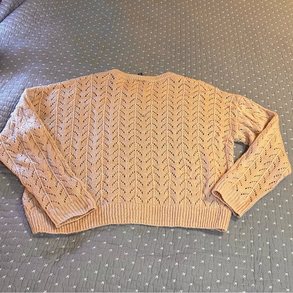 Divided H&M Women’s Cropped Blush Pink Knit Sweater Size M - Picture 3 of 5